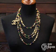 Цепь CHANEL с цветными бусами Gripoix и подвеской-логотипом